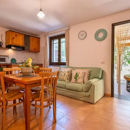 Sardinia Re - Casa Luisa With Pool شقة